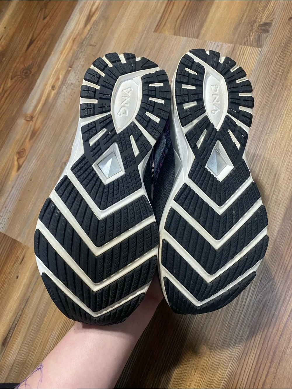 Brooks Ricochet Shoes - Picture 7 of 9